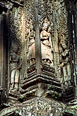 Thommanon temple - devatas of the tower of the central sanctuary.